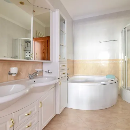 Διαμέρισμα Standerd By Hi5 - Lovag Family