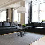 Standerd By Hi5 - Lovag Family * 布达佩斯