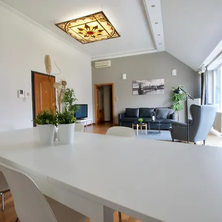 Standerd By Hi5 - Lovag Family Apartament *