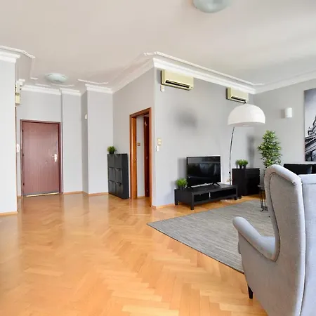 Standerd By Hi5 - Lovag Family Apartment *