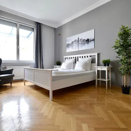 Apartment Standerd By Hi5 - Lovag Family