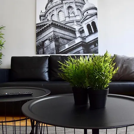 Standerd By Hi5 - Lovag Family Budapest