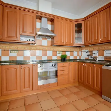 Standerd By Hi5 - Lovag Family Apartmán *