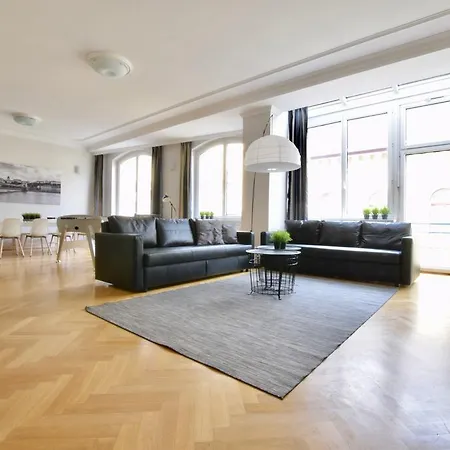 Standerd By Hi5 - Lovag Family Apartmán