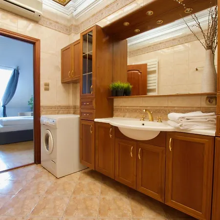 Standerd By Hi5 - Lovag Family Apartament