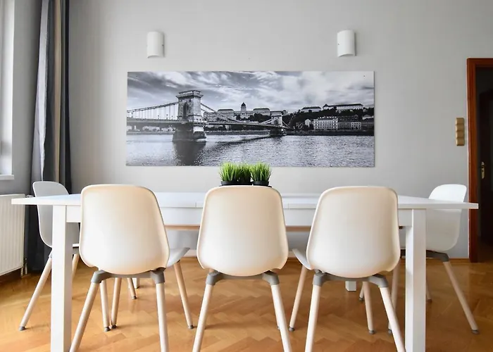 Standerd By Hi5 - Lovag Family * Budapest